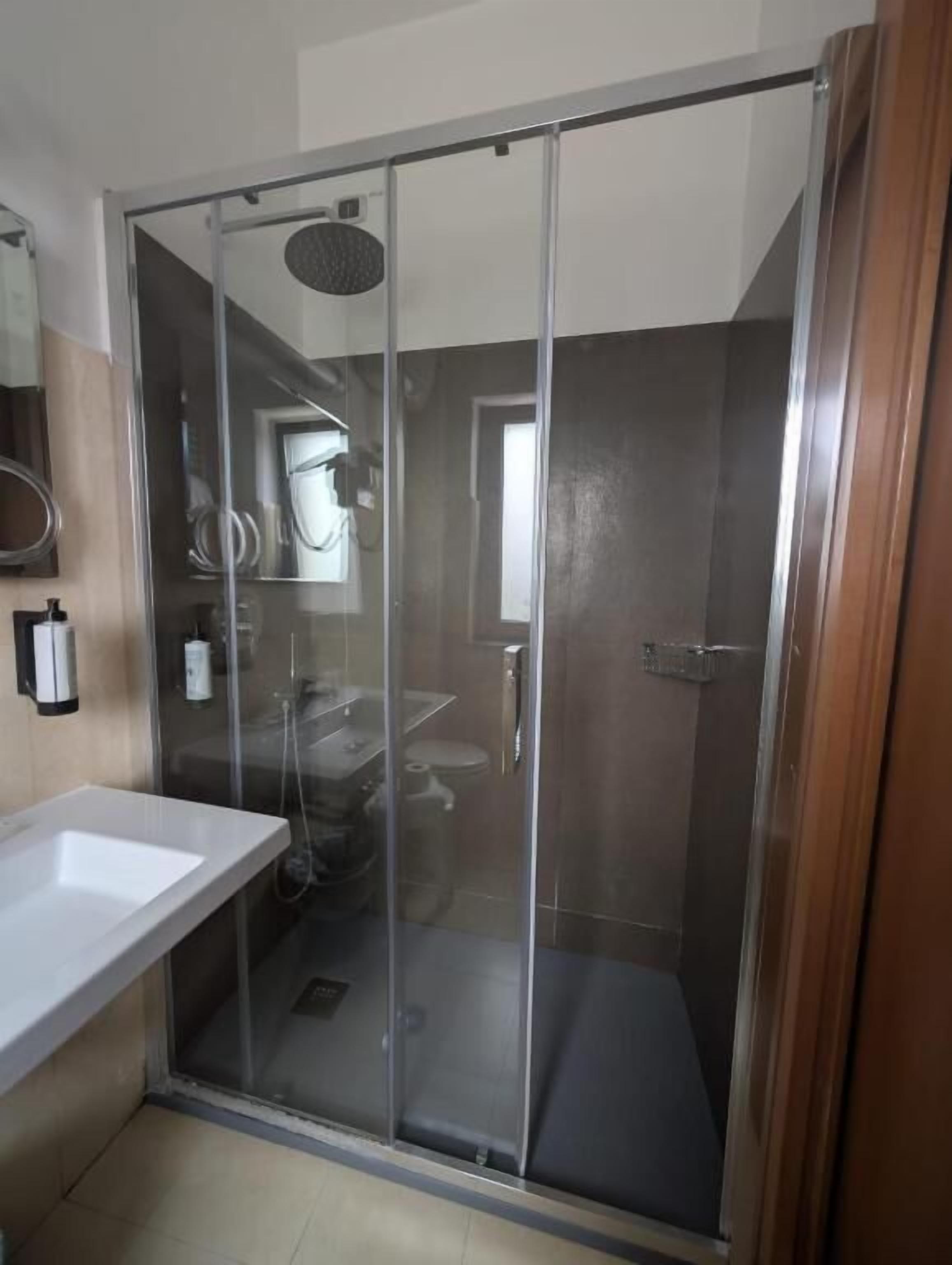 Shower, free toiletries, hair dryer, towels