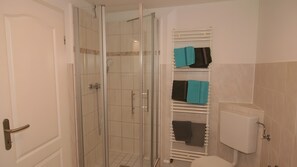 Bathroom - Apartment 'Stadthaus' with Private Terrace, Balcony and Wi-Fi (Mellrichstadt)