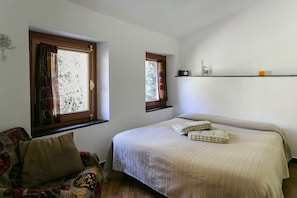 Room - Vrbo Property (Avegno)