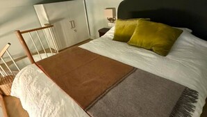 A bed with a white comforter, a brown throw blanket, and a gray blanket with fringe. - Mediterranean Dream - Carré d'Or (Nice)