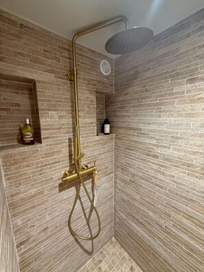 Hair dryer, towels - Mediterranean Dream - Carré d'Or (Nice)