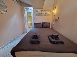 Iron/ironing board, WiFi, bed sheets - Le Centrale - Place Massena (Nice)
