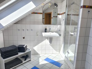 Bathroom - Vrbo Property (Ellern (Hunsrück))