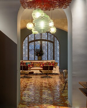 Interior - L'Arlatan (Arles)