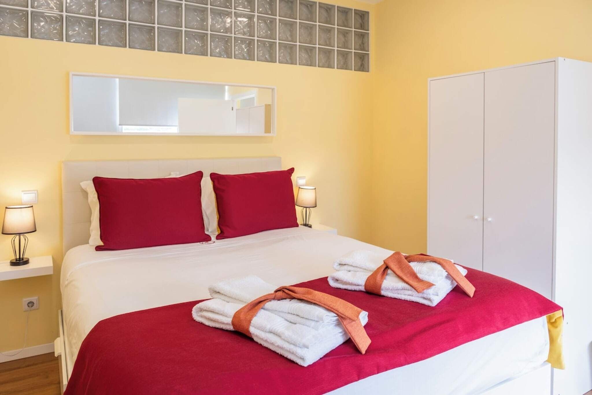 2 bedrooms, iron/ironing board, Internet, bed sheets