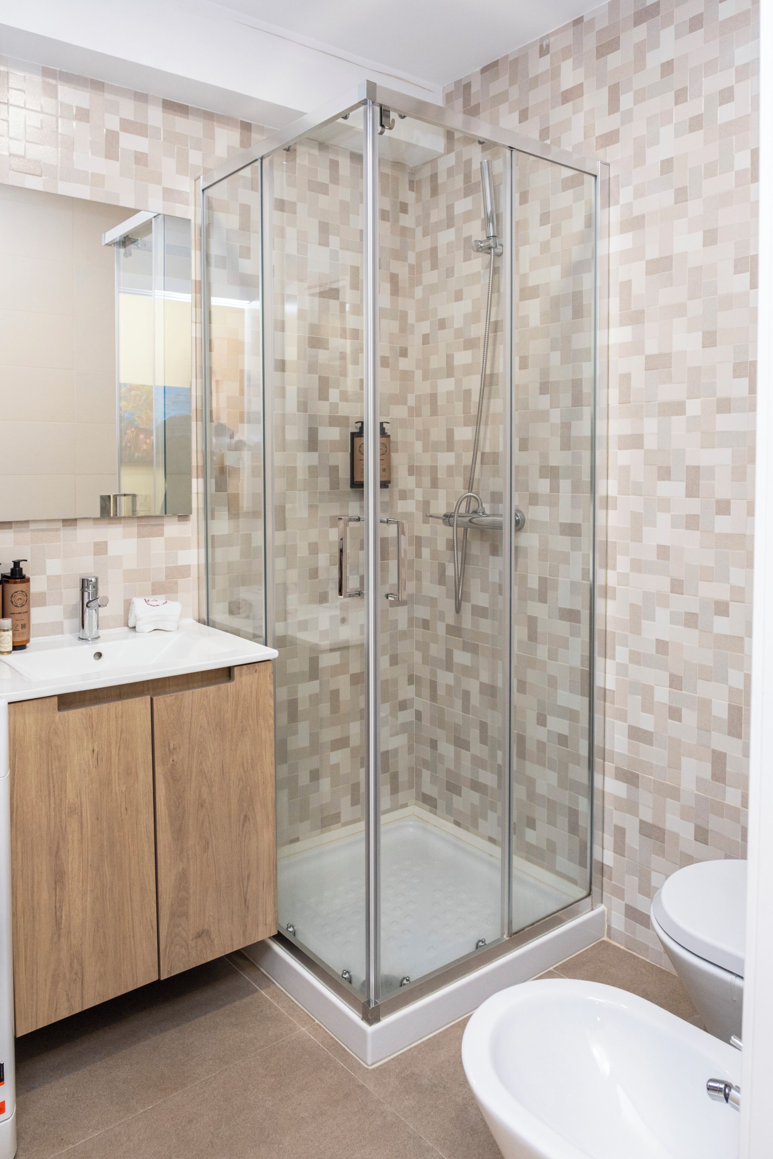 Doccia, asciugacapelli, bidet, asciugamani