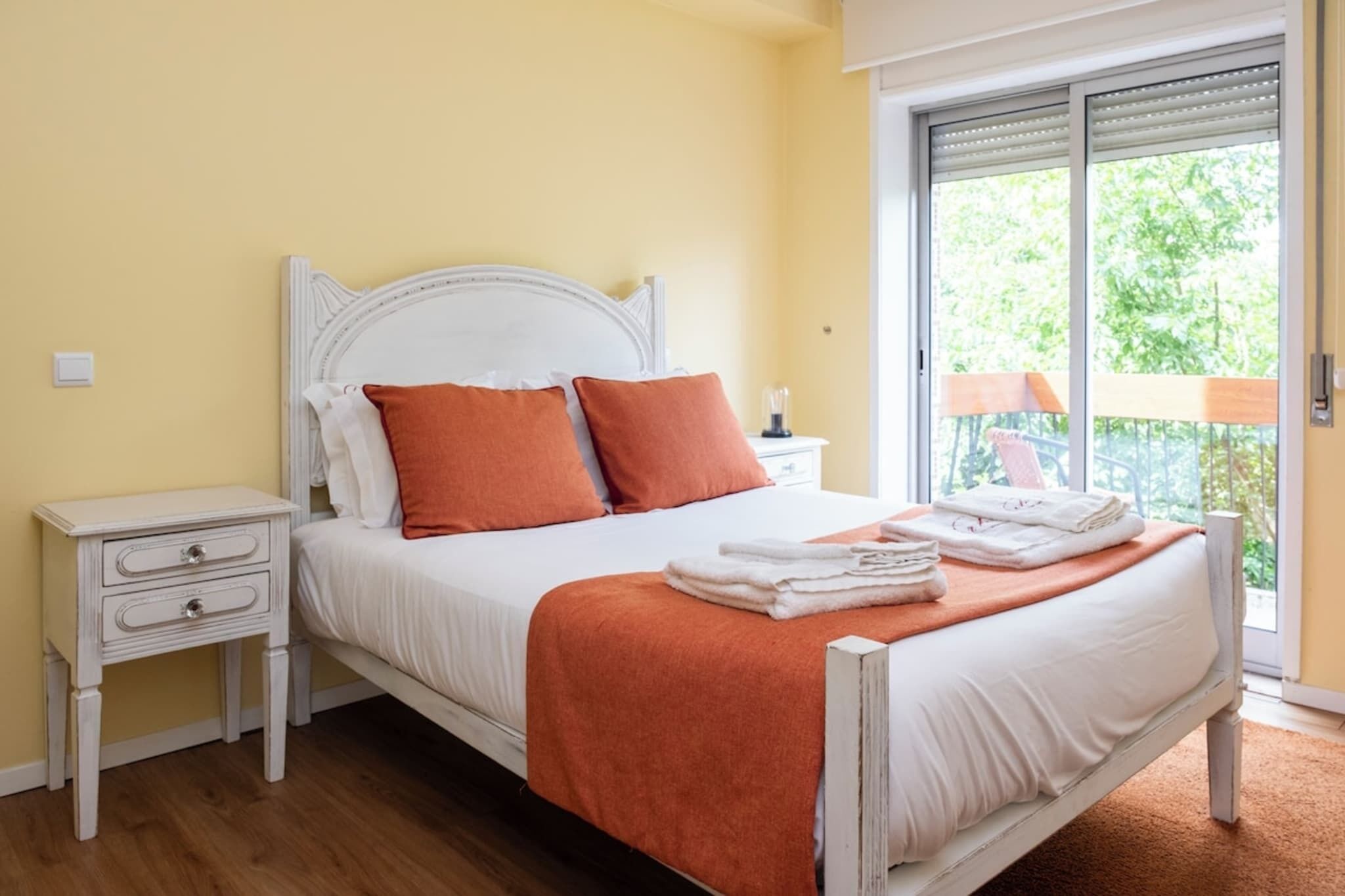 2 bedrooms, bed sheets