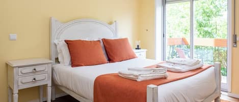 2 bedrooms, bed sheets