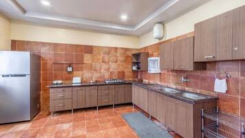 Deluxe Villa, Balcony, City View | Private kitchen