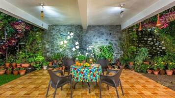 Deluxe Villa, Balcony, City View | Outdoor dining