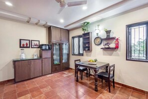 Deluxe Villa, Balcony, City View | Dining - ELIVAAS Lakeview Manor 3-BHK Luxurious (Bhimtal)