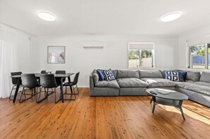 Smart TV - Jervis Bay Escape | Quiet, Modern & Perfect for Families (Sanctuary Point)