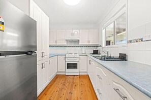 Private kitchen - Jervis Bay Escape | Quiet, Modern & Perfect for Families (Sanctuary Point)