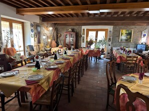 Dining - Apartment '2' with Shared Pool and Garden, Wi-Fi, and Air Conditioning (Massa Marittima)