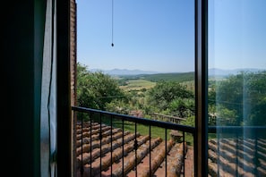 Interior - Apartment '2' with Shared Pool and Garden, Wi-Fi, and Air Conditioning (Massa Marittima)