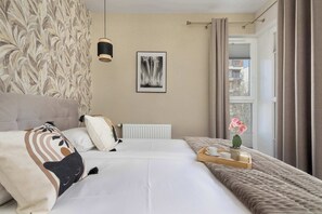 1 bedroom, desk, iron/ironing board, travel cot - Cozy Apartment in Krakow | Balcony | Parking | Workspace (Kraków)
