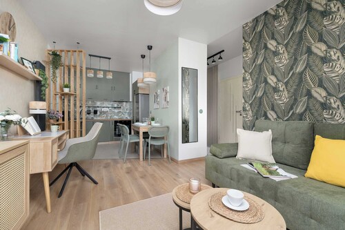 Cozy Apartment in Krakow | Balcony | Parking | Workspace