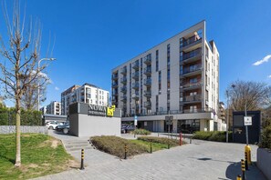 Exterior - Cozy Apartment in Krakow | Balcony | Parking | Workspace (Kraków)