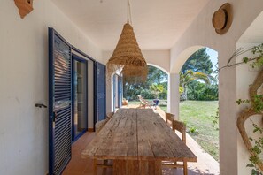 Outdoor dining - Holiday Home 'Bosc' with Sea View, Private Pool and Wi-Fi (Pals)
