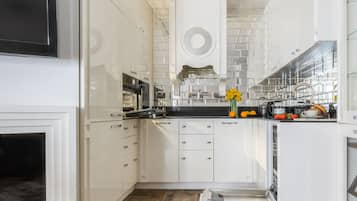 Exclusive Apartment, 2 Bedrooms | Private kitchenette