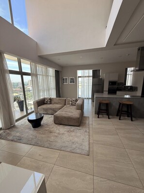 TV - Spacious 3-bedroom apartment in fantastic Nairobi with AC and gym (Nairobi)