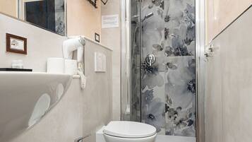 Articles de toilette gratuits, savon, shampoing, papier toilette