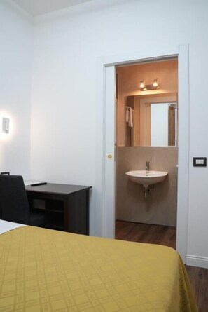 Double or Twin Room, City View - Annettas house (Firenze)