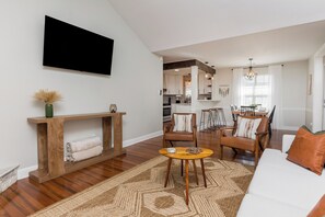 Smart TV, fireplace - Pool + Fenced Yard | 4BR Family Home | Close to 96 (Warner Robins)