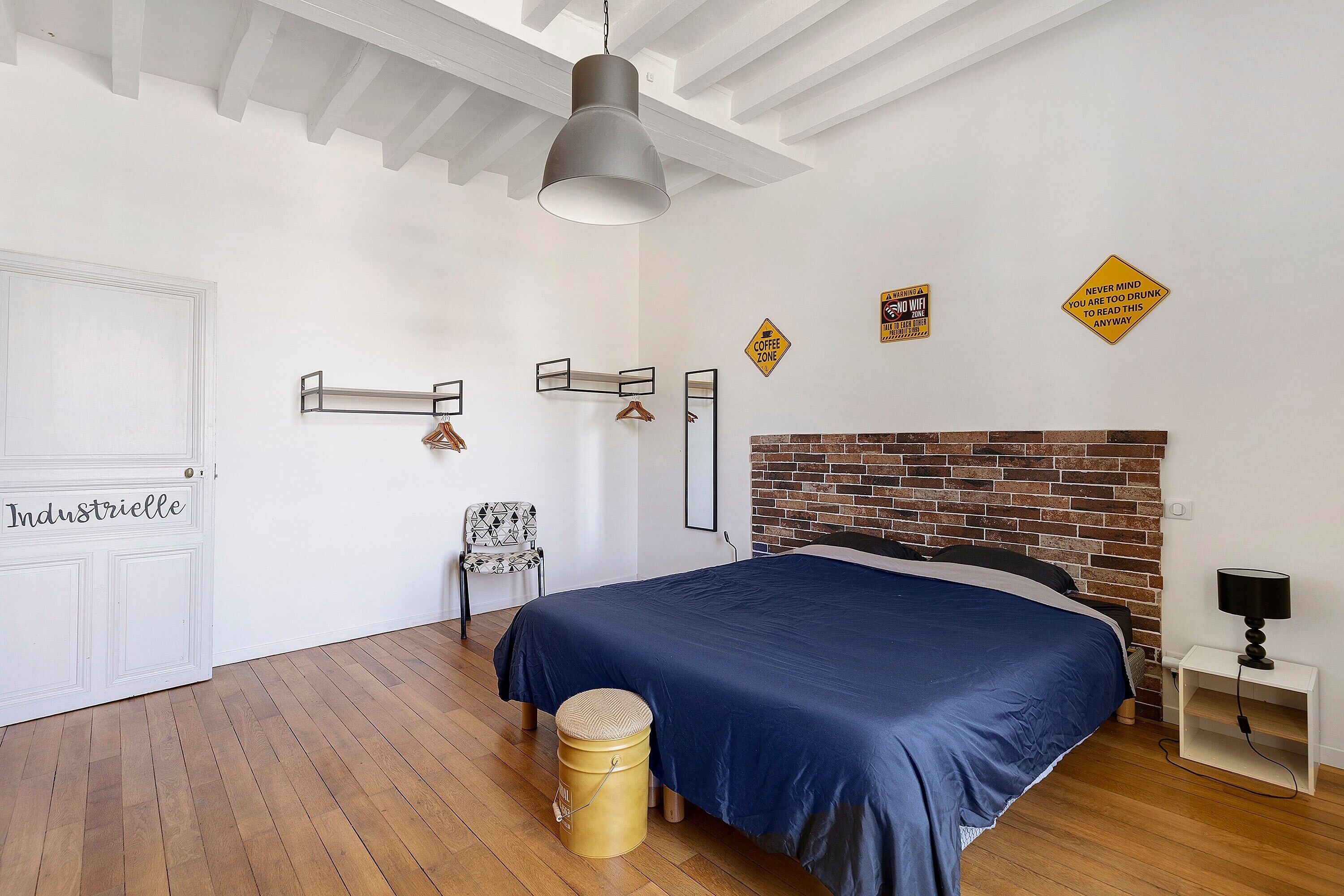 6 chambres, fer et planche à repasser, Wi-Fi, draps fournis