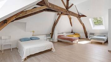 6 Schlafzimmer, BĂŒgeleisen/BĂŒgelbrett, WLAN, BettwĂ€sche