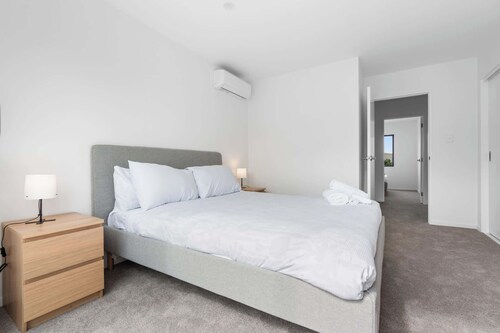 3BDR Townhouse by Panmure Basin Mt Wellington