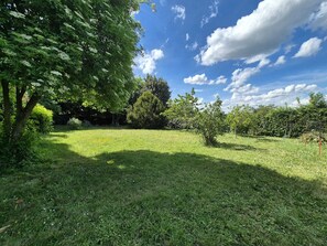 Property grounds - 15th-century priory in the heart of Anjou, between Angers and Le Mans (Huillé-Lézigné)