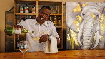 Tält Deluxe - utsikt mot trädgården | Bar (på boendet)