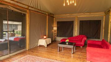 Tält Deluxe - utsikt mot trädgården | Interiör