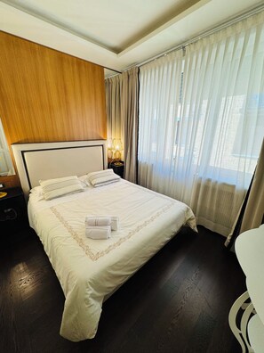 2 bedrooms, desk, iron/ironing board, free WiFi - Modern Apt in the❤️of the CityCenter w Balcony (Firenze)