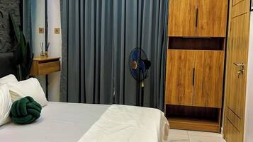 Apartemen Deluks, balkon, pemandangan kota