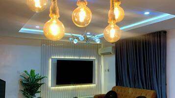 Deluxe Apartment, Balcony, City View | Living area