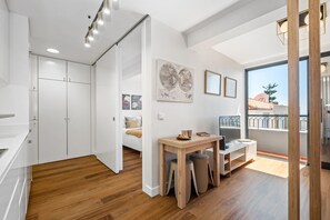 1 bedroom, iron/ironing board, travel cot, free WiFi - Empress 3F by Homie (Funchal)