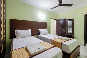 Classic Twin Room | Desk, free WiFi, bed sheets