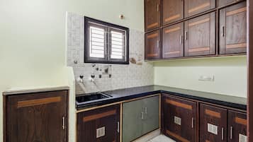 Classic Twin Room | Private kitchen