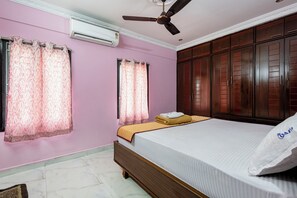 Deluxe Double Room | Desk, free WiFi, bed sheets - Oasis Guest Rooms (Pedakakani)