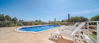 House Pelegrin with pool by Villas Guide