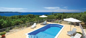 House Pelegrin with pool by Villas Guide