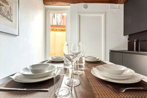 Dining - Dimora San Lorenzo - Luxury 2BR Apartment with Private Courtyard and Wellness (Venezia)
