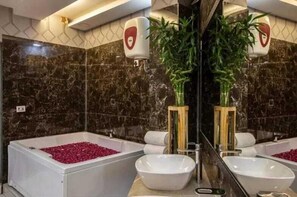 Bathroom - hotel moon residency (New Delhi)