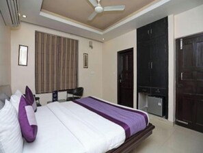 Room - hotel moon residency (Gurugram)