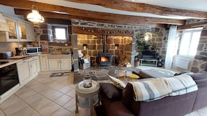 Smart TV, fireplace - Charming 6-person house with large terrace - near Salers and Puy Mary (Anglards-de-Salers)