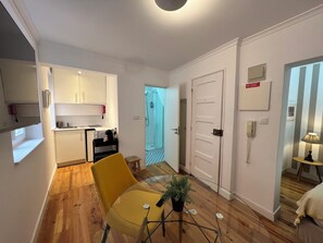 Basic Studio, 1 Double Bed | Private kitchen