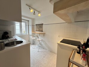 Basic Apartment | Private kitchen - St. Michael Apartments (Lisbon)