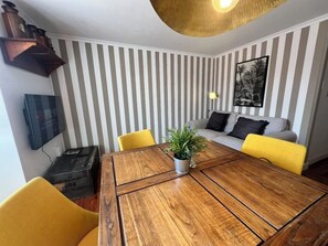 Basic Apartment | Dining